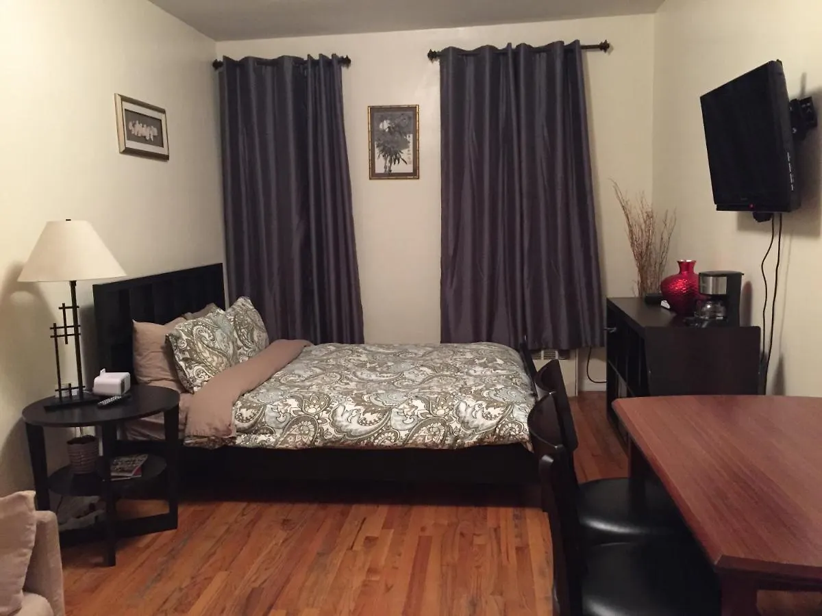 Lower East Side Pied-A-Terre! New York